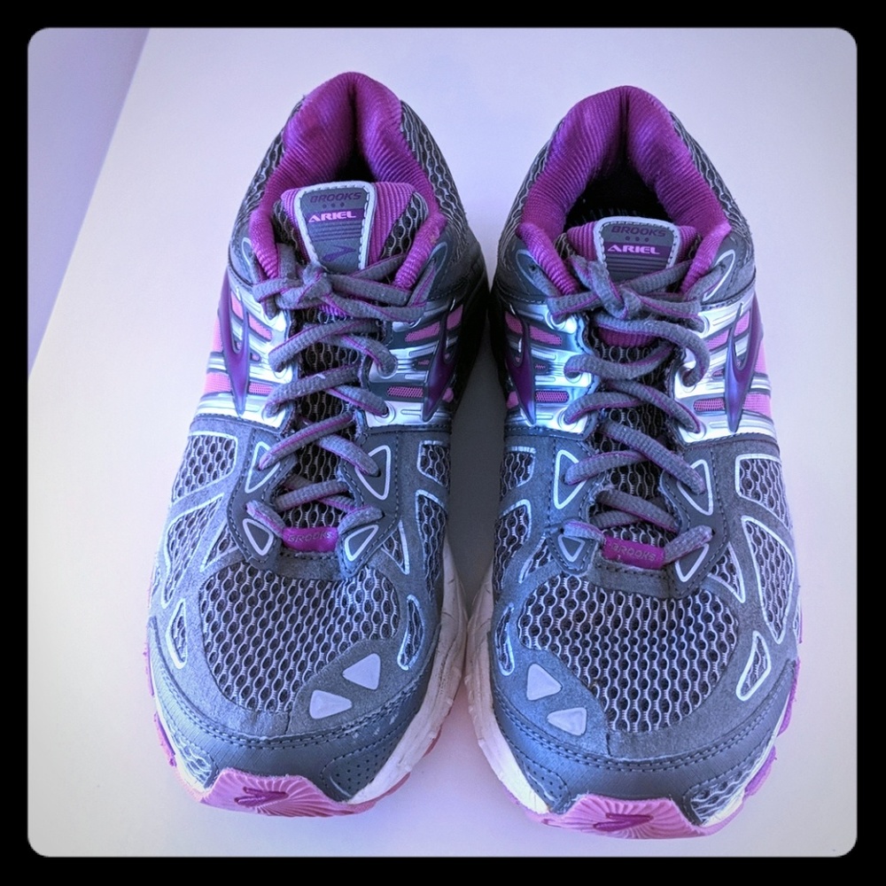Brooks Ariel shoes